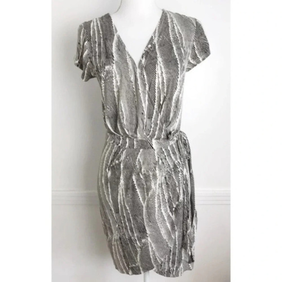 Banana Republic • Black White Pattern Wrap Dress - Picture 1 of 3